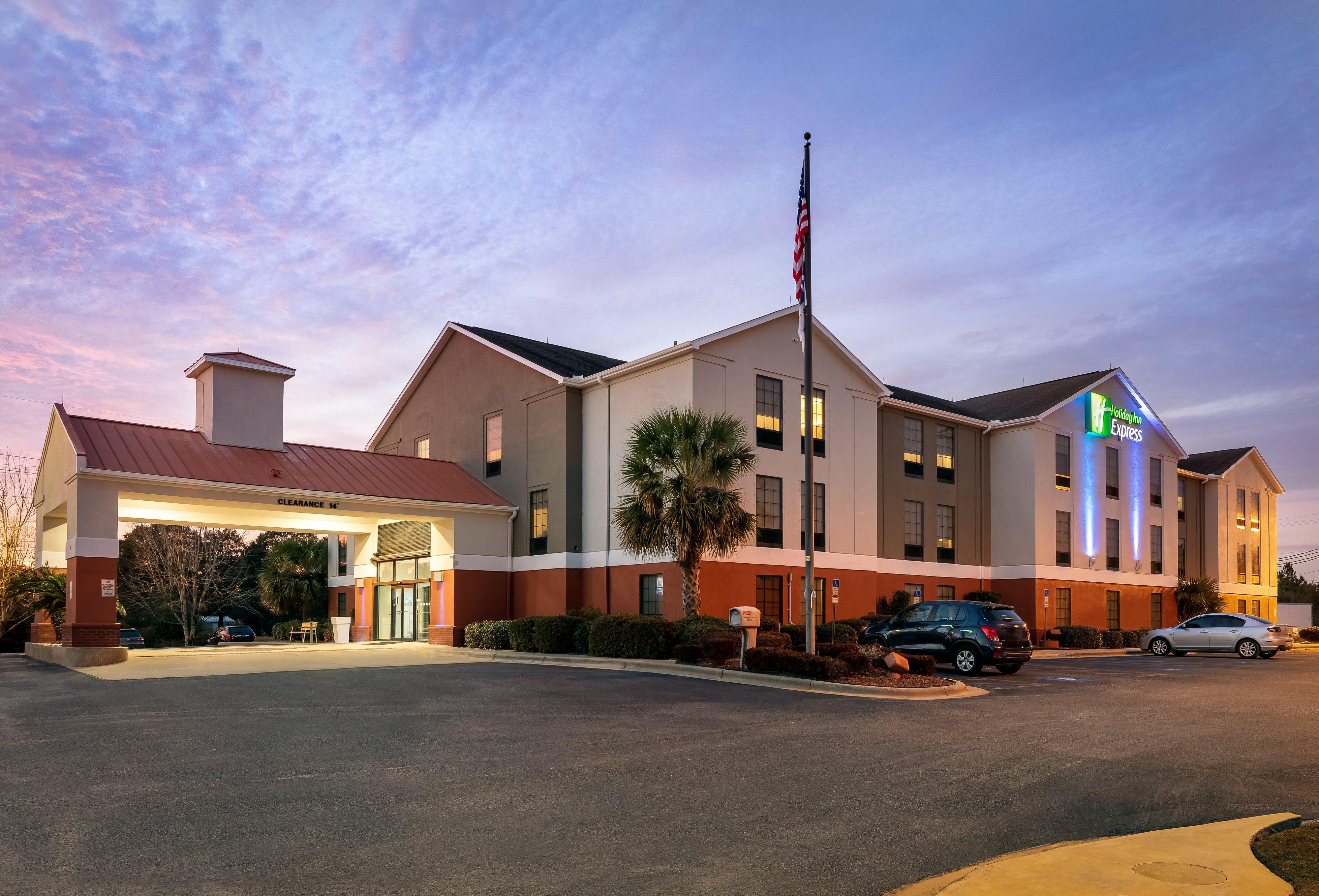 Holiday Inn Express & Suites Milton East I-10 By Ihg Exterior foto